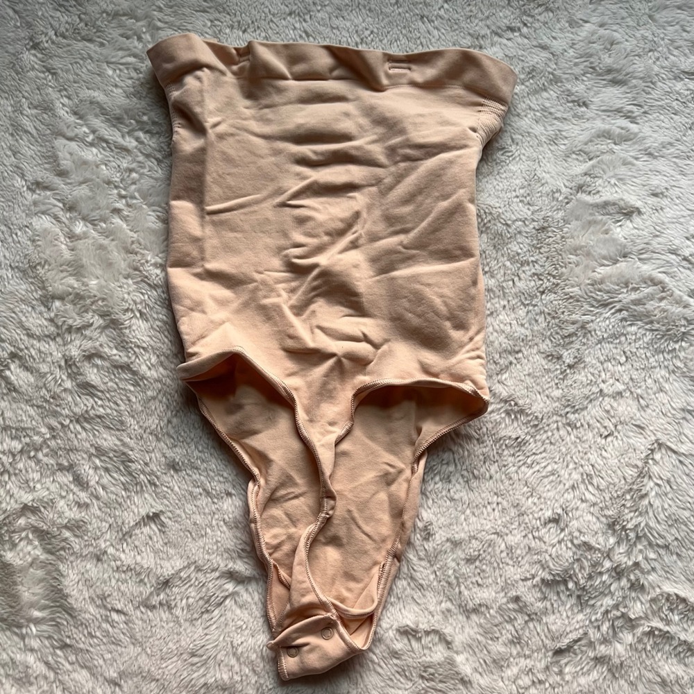 SKIMS Sculpting Bodysuit Mid Thigh Beige Nude Strapless Shapewear L/G RN158973